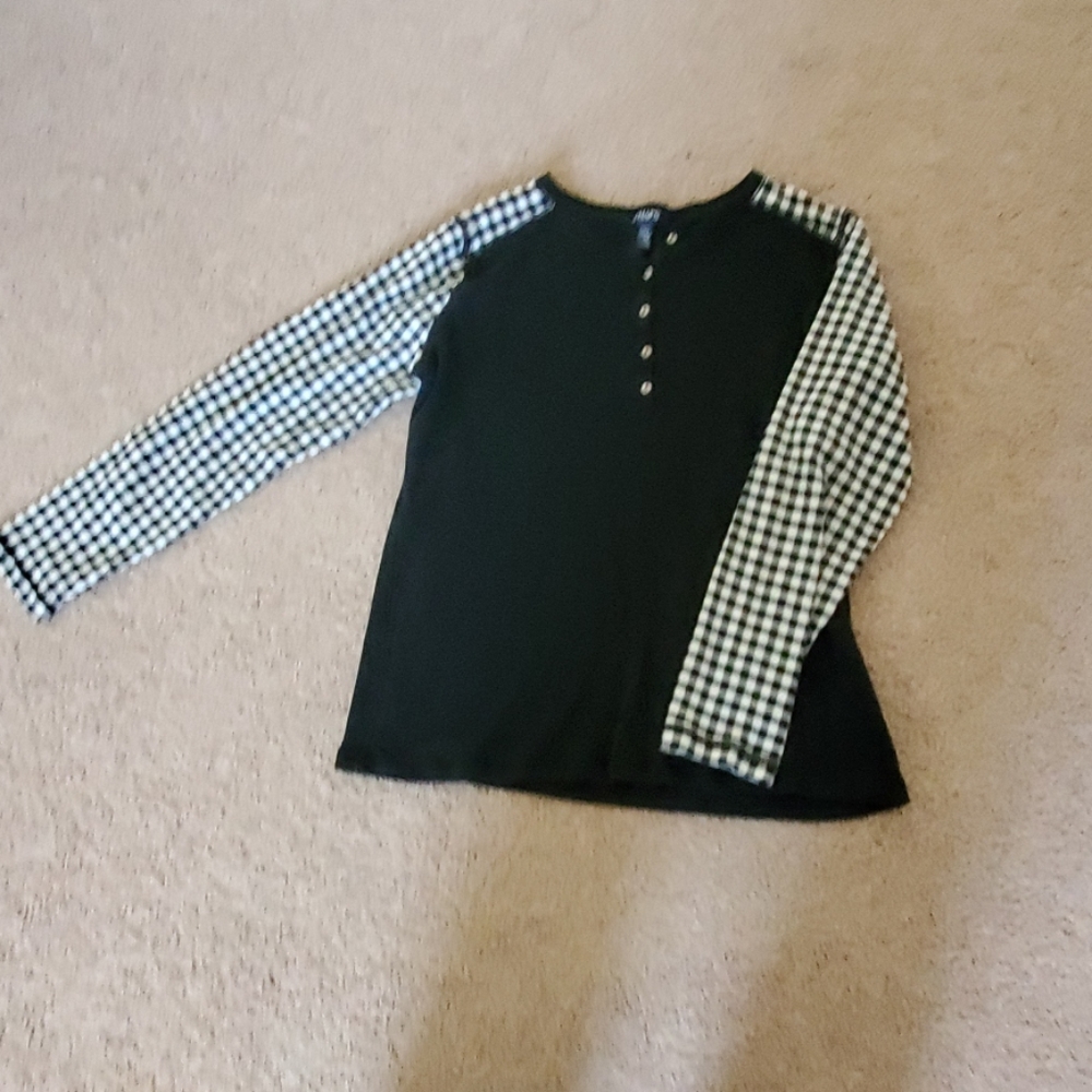 A tee - Picture 2 of 2